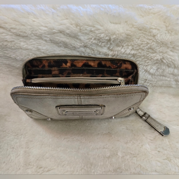 Vintage B Makowsky Accordian Wristlet - Picture 8 of 16